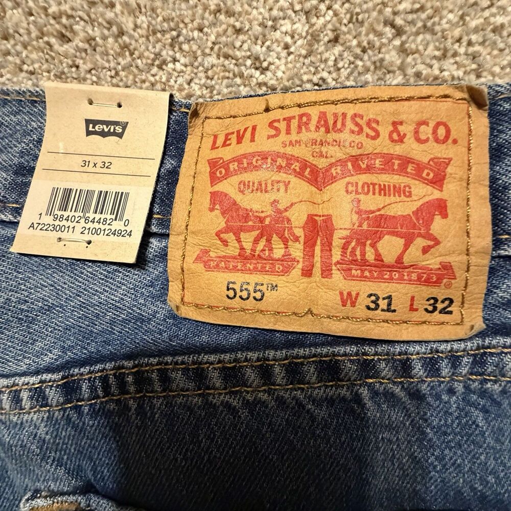 Levi's 555 Men's Relaxed Straight Leg Jeans Size 31 x 32 Medium Wash Blue NWT - Picture 3 of 9